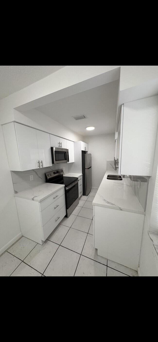 Building Photo - 4031 NW 30th Terrace