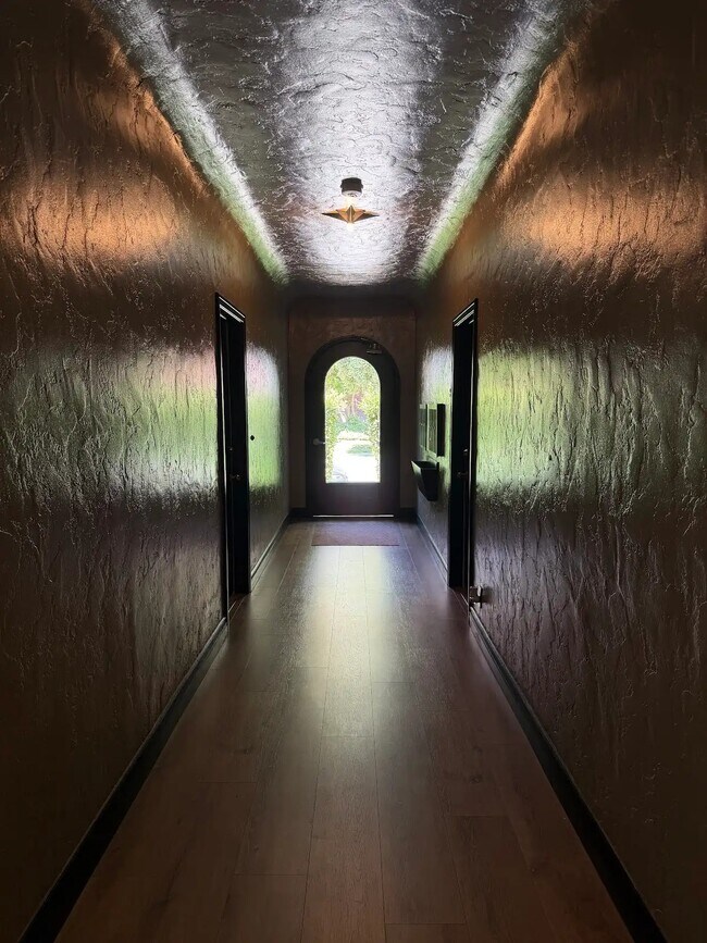 Foto del edificio - 238 N Clark Dr