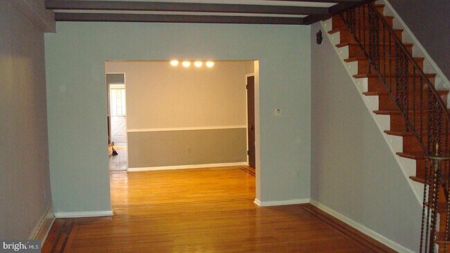 Building Photo - 2132 W Shunk St
