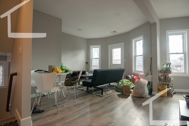 Building Photo - HOT ALLSTON LISTING!!!!