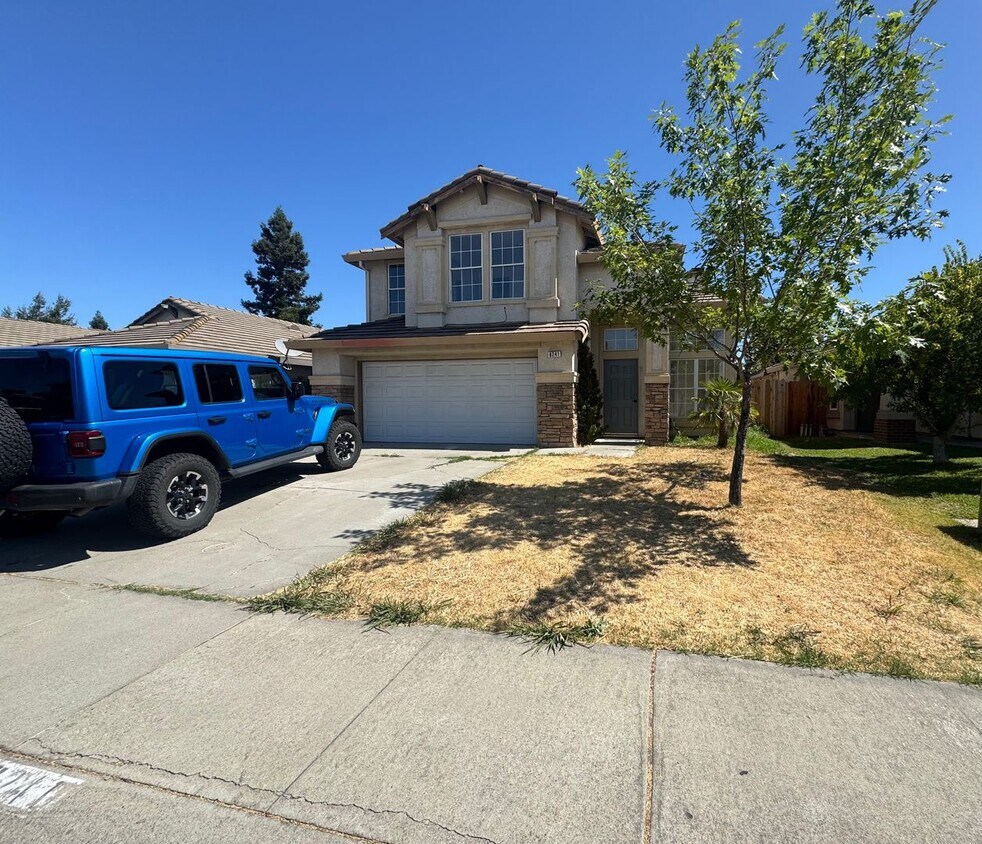 Primary Photo - Great Location! 4BD and 2.5BA recently rem...