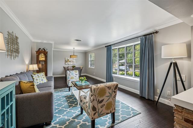 Foto del edificio - 8422 Sweetwood Dr