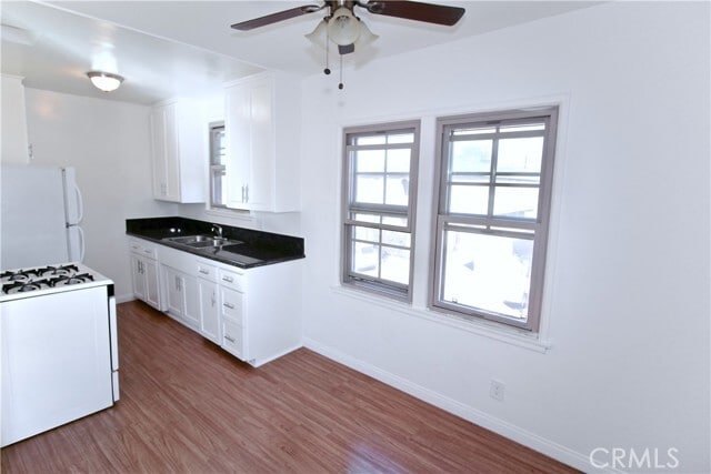 Foto del edificio - 6951 Simpson Ave