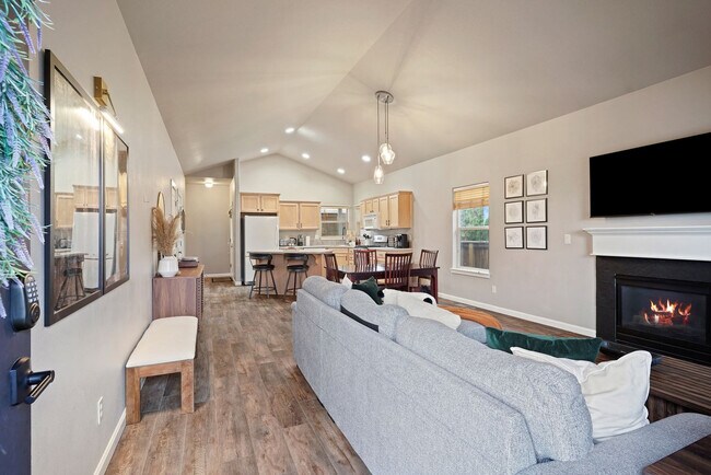 Building Photo - 20657 Beaumont Dr