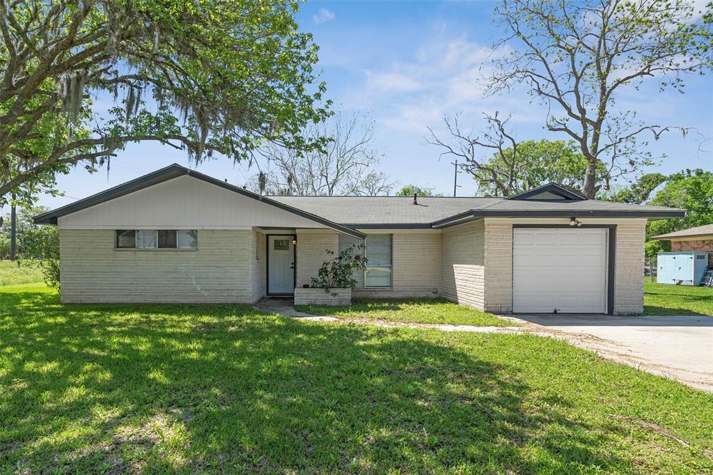 20244 County Rd 510W, Brazoria, TX 77422 House Rental in Brazoria, TX