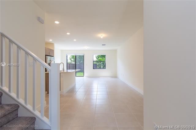 Foto del edificio - 15860 NW 91st Ct   Miami Lakes FL 33018