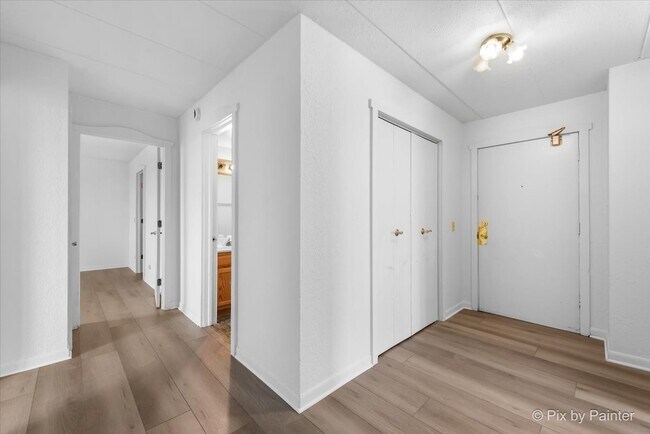 Building Photo - 1 Renaissance Pl