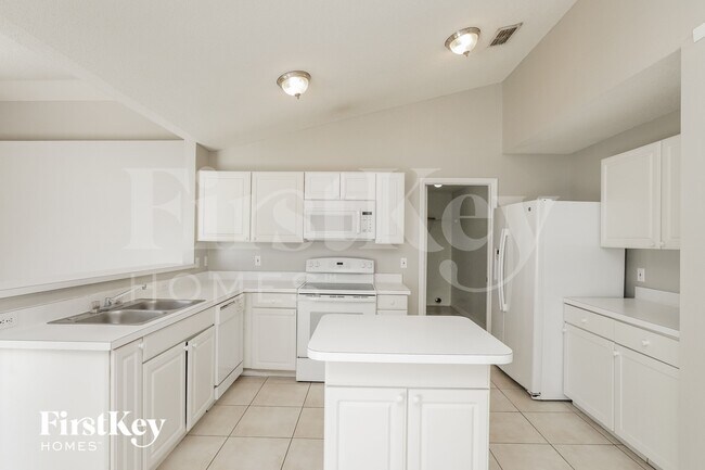 Foto del edificio - 729 Pincon Ln