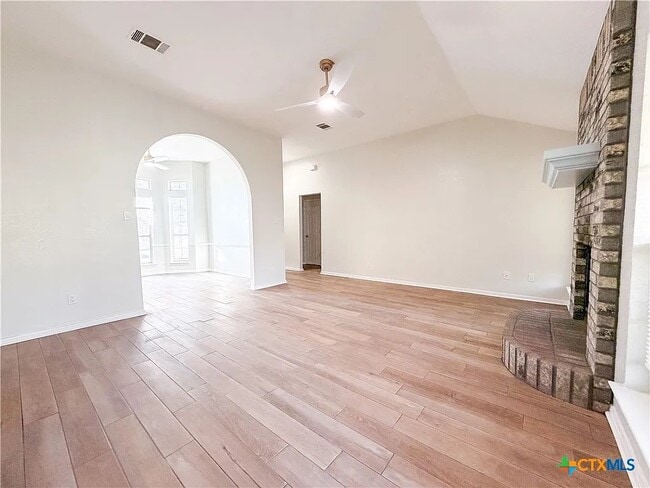 Foto del edificio - 5414 Williams Dr