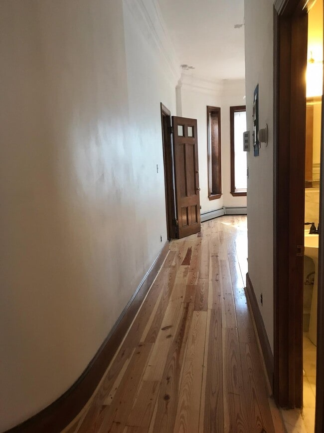 Building Photo - 10 Millmont St