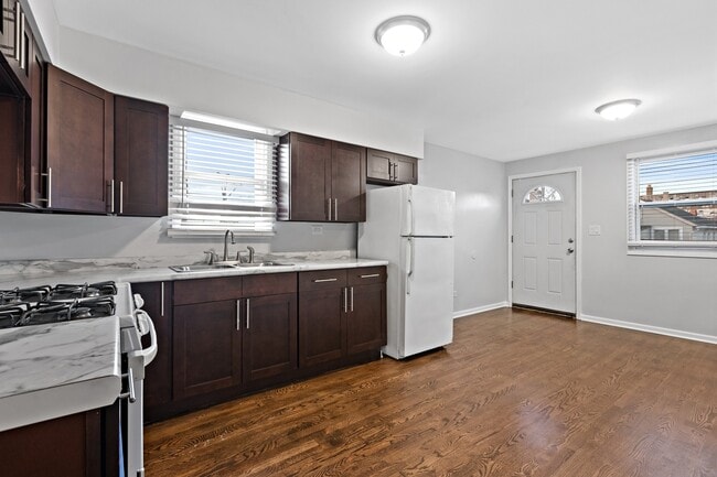 Building Photo - 1732 W 17th St