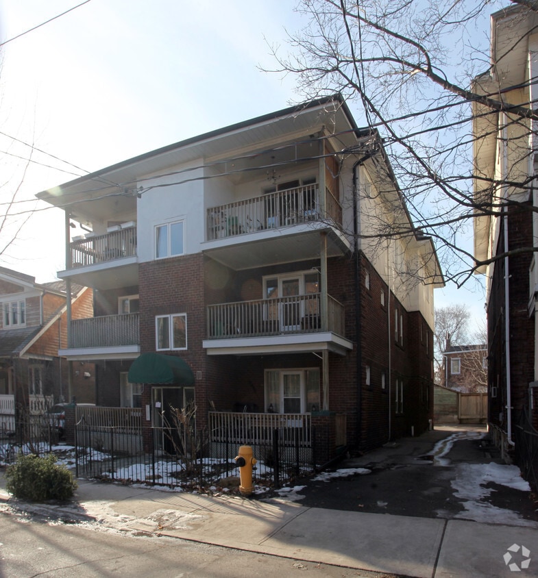 Building Photo - 304 Sumach St