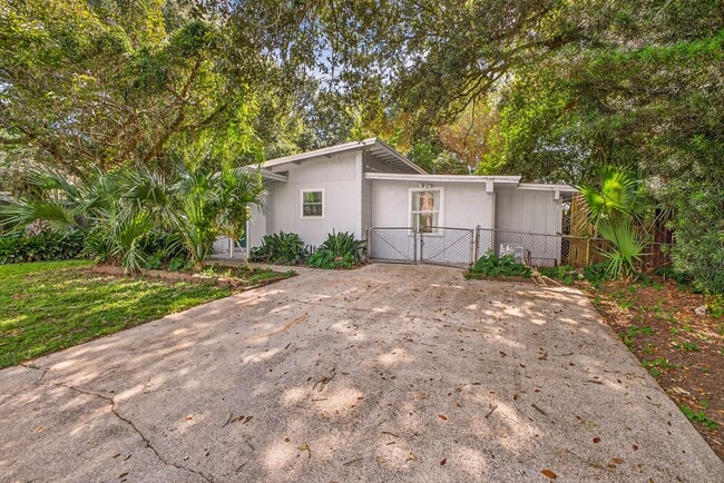 Building Photo - 901 S Madison Dr