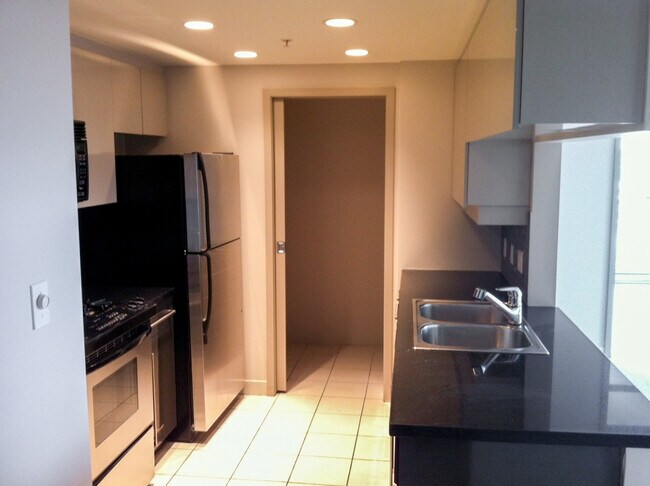 Photo du bâtiment - 903-1408 Strathmore Mews