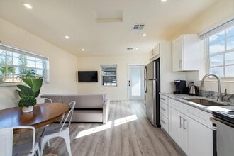 Building Photo - 115 SE 2nd St