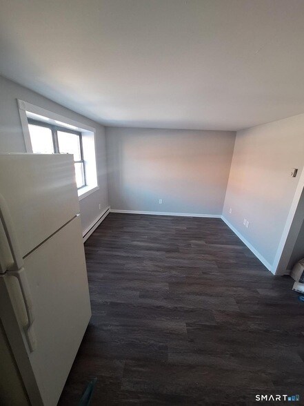 Building Photo - 217 Hollister Ave