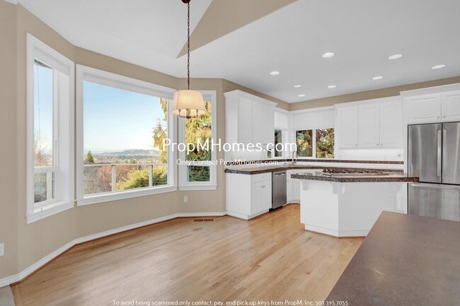 Building Photo - Luxury Four Bedroom Home in West Linn w/ Stunning Views! DEPOSIT SPECIAL