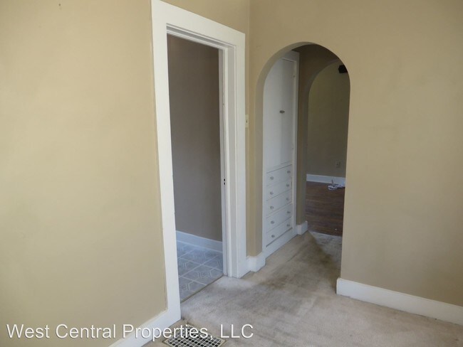Building Photo - 723 Thieme Dr