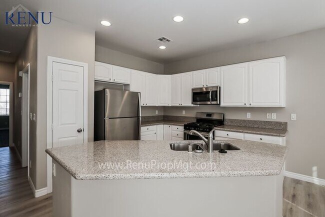 Foto del edificio - Now Available!