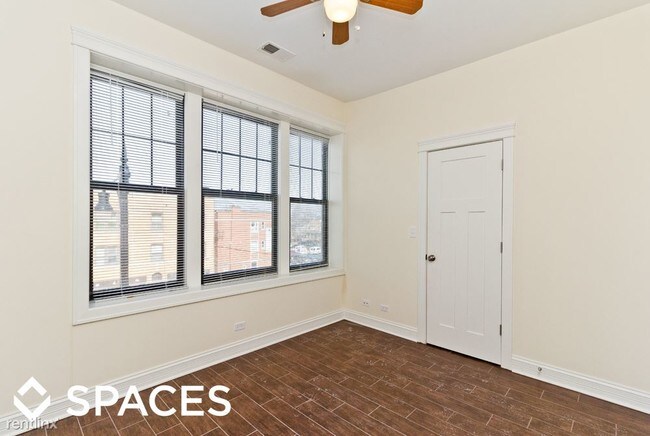 Foto del edificio - 4317 W Irving Park Rd