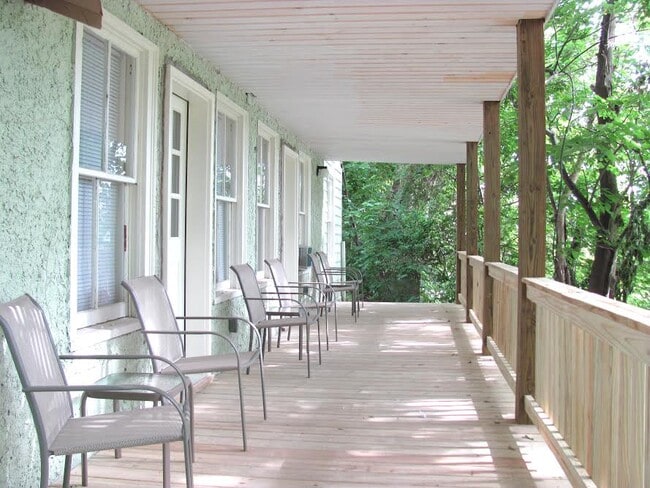 Building Photo - 110 Highland Pl