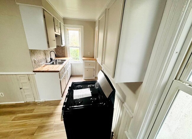 Foto del edificio - 821 N Bond St