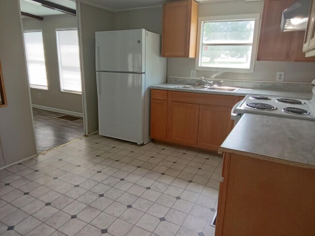 Foto del edificio - 2400 Oaklawn Blvd