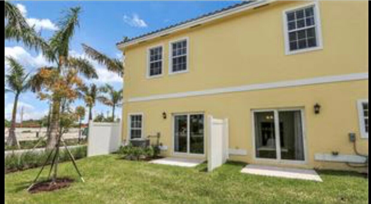 4104 NW 10th Pl, Plantation, FL 33313 Townhome Rentals in Plantation