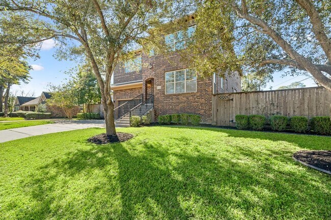 Building Photo - 9714 Braesmont Dr