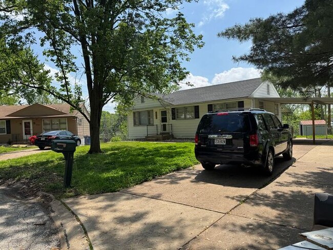 Building Photo - 8602 Gwin Dr