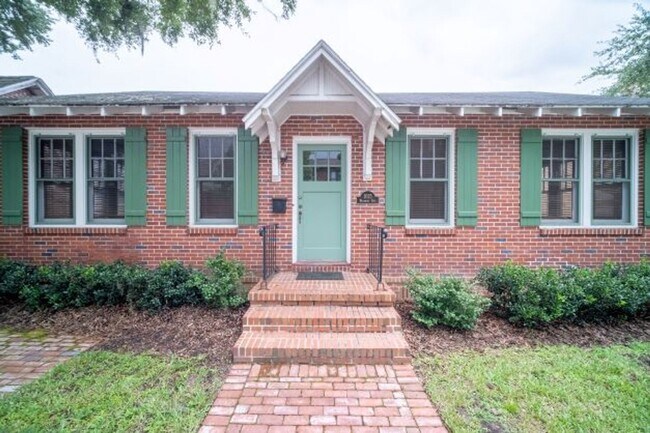 Building Photo - Fall 2026!! Live in this Historic yet modern 4 bedroom!