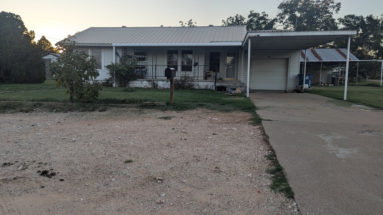 1421 Chadbourne St, Robert Lee, TX 76945 House Rental in Robert Lee