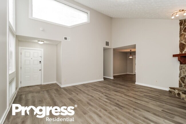 Building Photo - 4553 Kings Crossing Dr NE