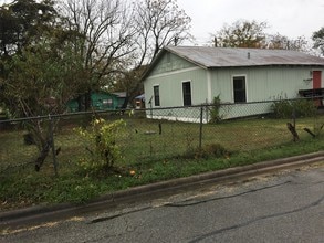 Building Photo - 1100 Chihuahua St