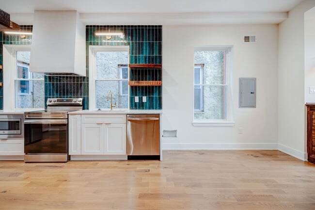 Photo - 2835 W Diamond St Apartment