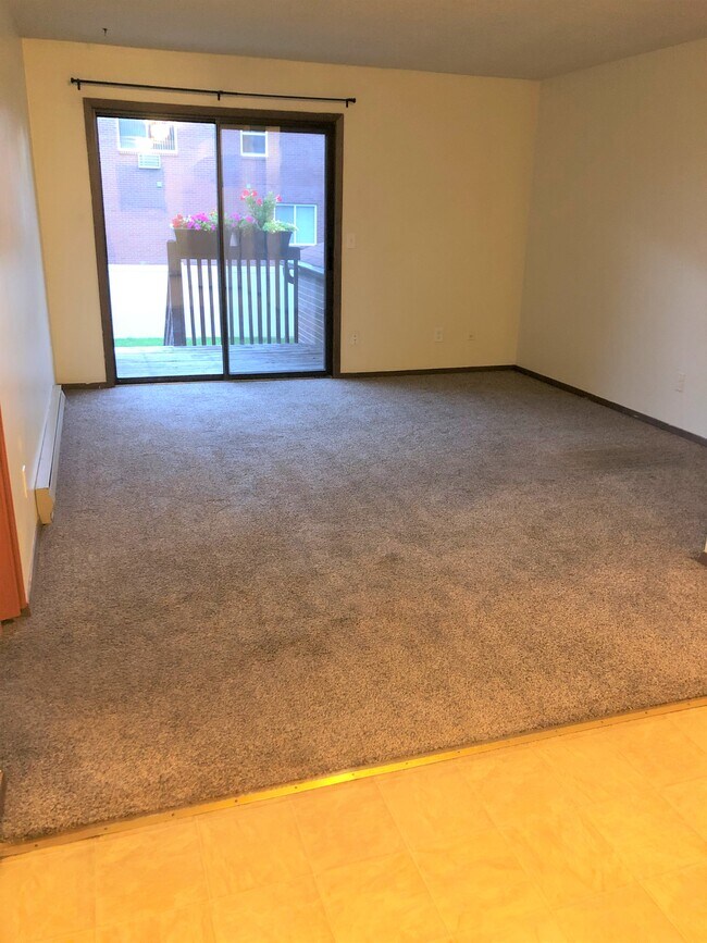 Foto del edificio - 1339 Nickel Dr