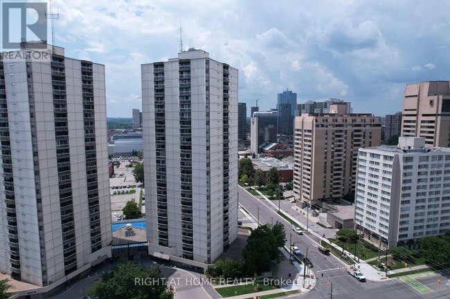 Building Photo - 363 Colborne St