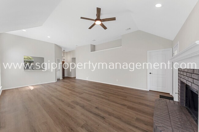 Foto del edificio - Gorgeous home ready for move in