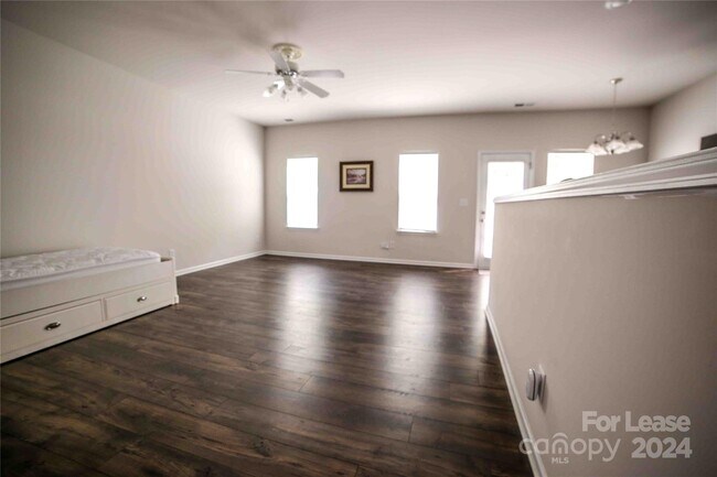 Building Photo - 9307 Grand Valley Dr
