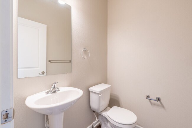 Foto del edificio - Fantastic Johnston Townhome Rental!