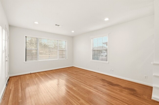 Building Photo - 3521 Burgundy Ln