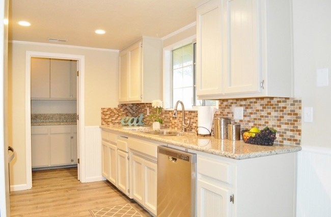 Building Photo - 3 br, 2 bath House - 10350 Reigl Rd