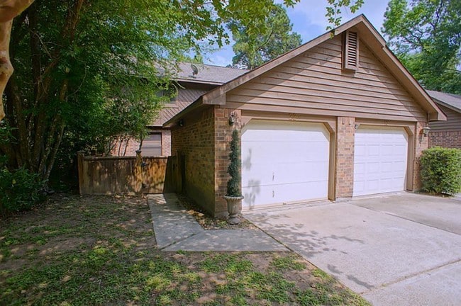 Building Photo - 22 E Willowood Ct
