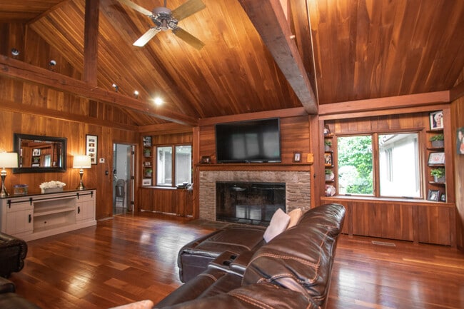 Building Photo - 22 Allen St