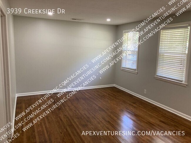 Building Photo - 3939 Creekside Dr