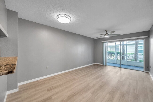 Charming Condo in Stonesthrow – Modern Com... - Charming Condo in Stonesthrow – Modern Com...