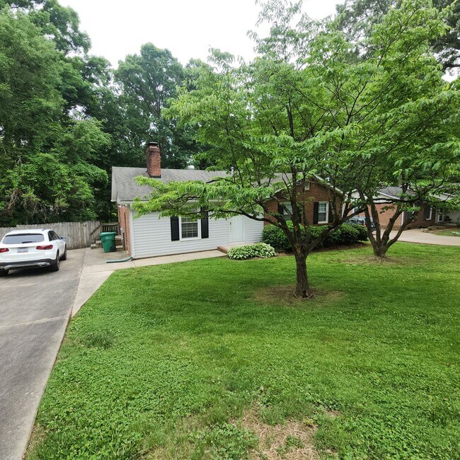 Foto del edificio - 3 Bedroom, 1.5 Bath Rancher in Established...