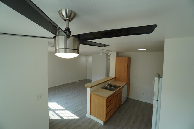 Foto del edificio - 10041 W Garverdale Ln