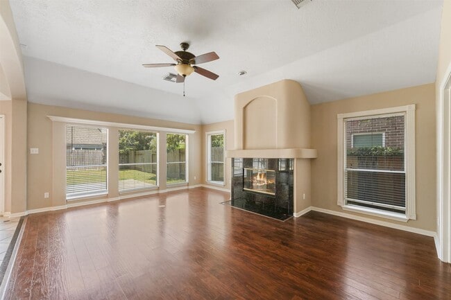 Building Photo - 6803 Rhodes Ct