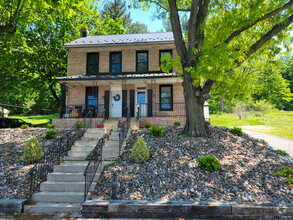 Building Photo - 622 E Main St
